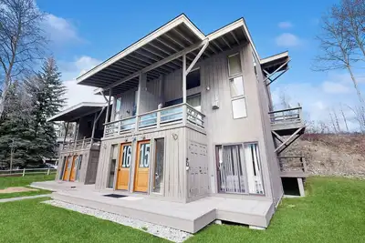Wonderful Mountain Getaway W/ Shared Pool, Multiple Balconies, Gas Grill & WiFi