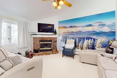 Image de Ski-in/Ski-out condo to Clock Tower A/B lifts, fireplace, balcony, w/d, wifi
