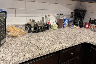 Image de Lovely condo in historic neighborhood close to downtown sports venues