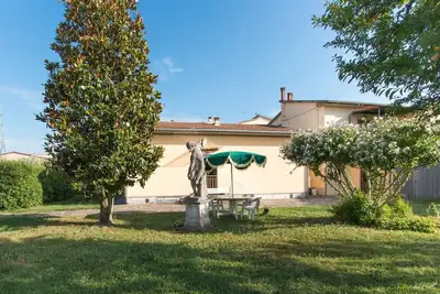Image de Villa Viareggina with 500 m of garden
