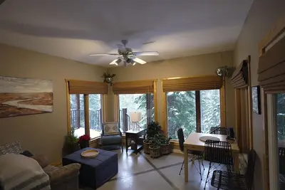 Image de Quiet Mountain Escape- stay local & meet a legend.