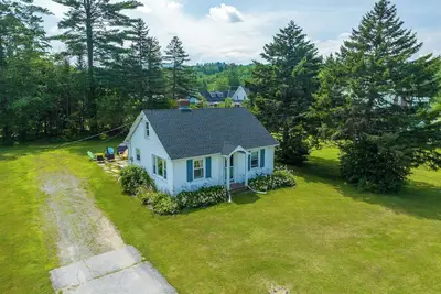 Image de So Close to Franconia Notch and all the Beauty it offers; Single Family Home!