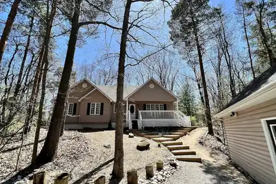 Image de Acorn Hills-Stylish~Oak Forest~Private Beach~Bikes-games room
