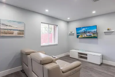 Image de Lovely Newly Renovated! Townhouse 3 bedroom 3 bathroom/ Nice Patio