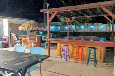 Image de Palm Tree Paradise, 3 bed 3 baths, family & pets welcome few miles to Beaches