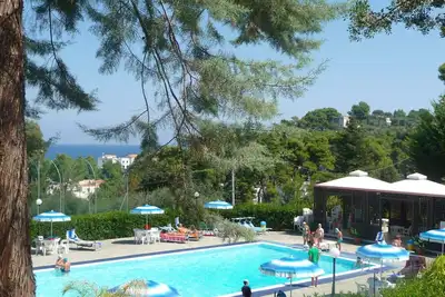 Image de Belle maison de vacances privée avec piscine, climatisation, Wifi, terrasse et parking