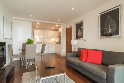 Image de Lovely 2-Bed/2-Bath Apartment in Lincoln Plaza