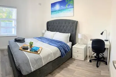 Image de Looking for a worker/family-friendly stay? This is it! Fully self-contained & equipped for comfort.