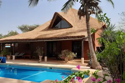Image de Très jolie villa, jardin exotique, piscine, résidence calme, proche océan.