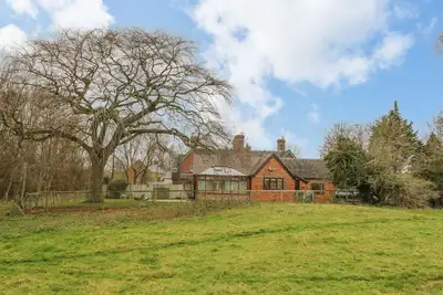 Image de 5 Grange Cottages, pet friendly, with open fire in Priors Marston