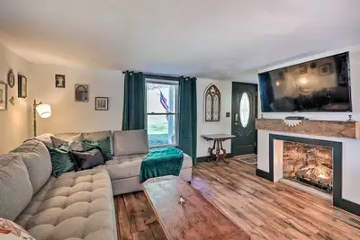 Image de Pet-Friendly Fries Home < 6 Mi to New River!