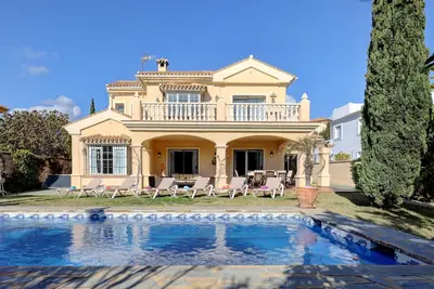 Image de Villa Majestic avec vue sur la montagne, piscine et Wi-Fi