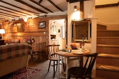 Image de Spadgers, a flax workers cottage next to fields in a Medieval Village