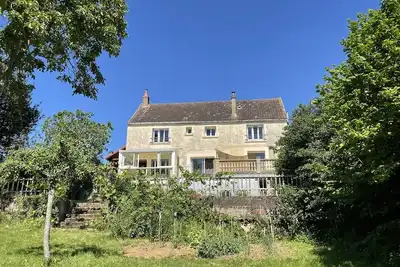 Grande maison lumineuse avec vue panoramique