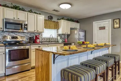 Image de 4 Bedroom One Story Pet Friendly Close to Pigeon Forge-outdoor Kitchen- Hot tub