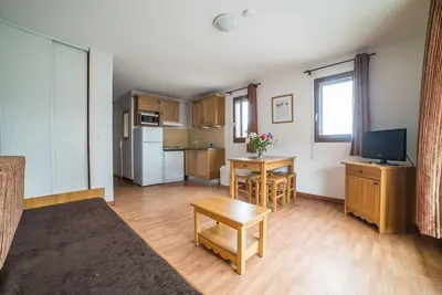 Image de Wifi, remise en forme, piscine, terrasse, balcon, parking, télévision, casier à ski, 28-30m²