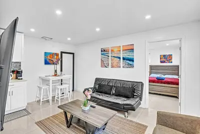 Image de New Boutique 1 Bdrm Close to Beach & Casino #211