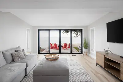 Image de Beautiful Waterfront Cottage