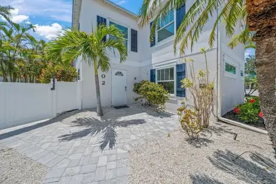 Image de Canal Lower-Gorgeous 3 bed 3 bath near Sk Village