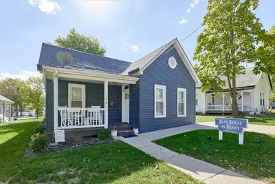 Image de Welcome to the \"Blue House on Boone\"