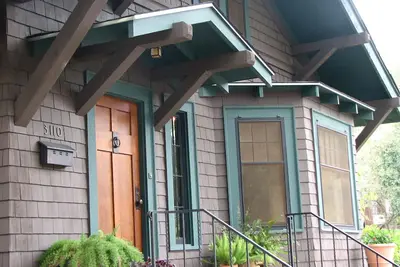 Image de Historical Landmark Craftsman House-Available Sxsw