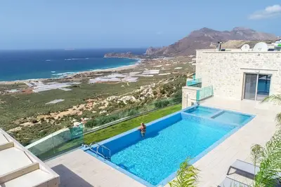 Image de Jacuzzi*Walk to Tavernas & Mini Market * 4km to Falasarna beach