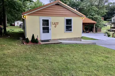 Image de Lazy H Cabin Rental located in a friendly little community