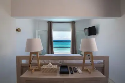 Image de Beach Front 6 bedrooms - Unique and Beautiful