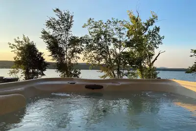 Image de Sunrise Lake House, Comfort-Hot Tub-Beach!