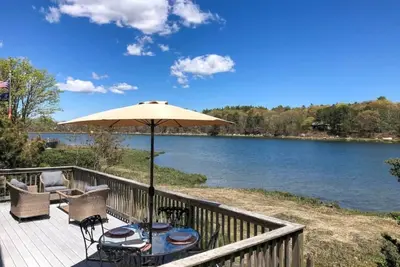 Image de Cape Cod Waterfront Home