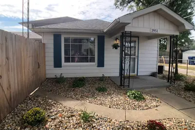 Image de Single-Level, 3 Bedroom, 2 Bath, Equipped Kitchen, Laundry