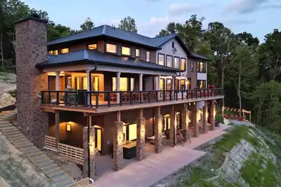 Image de Incredible Views, Arcade, Sauna/Steam/Spa @ Nc's Most Epic Home @Peachtree Ridge