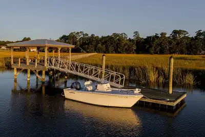 Image de 2-Br Fisherman's Quarters w/ docks, pool, and firepit on Emma's Driftwood Farm