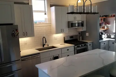 Image de 1891 remodeled Victorian near Adidas