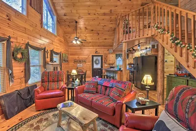 Image de Rural Murphy Cabin - Yard, Hot Tub & Fire Pit