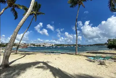 Image de 2 Bedroom at Anchorage Condominium in the East end of St Thomas on Cowpet Bay.