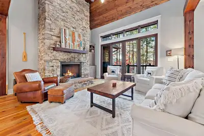 Image de Bluegill Lodge | Lakefront Luxury, Private Dock & Access to Camp Lake James Amenities!