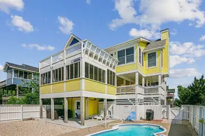 Image de A Place In The Sun - 🏖️Oceanside 5 Br Home w/ Pool & Hot Tub - Dogs Allowed-🏖️