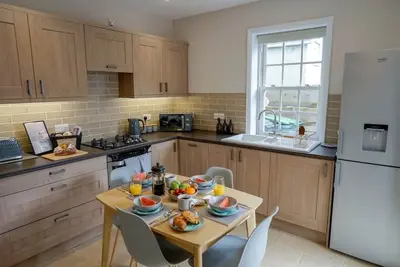Image de Cosy period cottage seconds from the beach