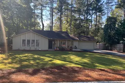 Image de Cute and Comfy Home in Pinehurst - Perfect for families/golf weekend! Ping-pong!