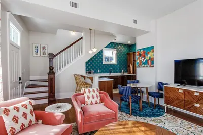 Image de High Style, Awesome Location! 117d by Forsyth Park