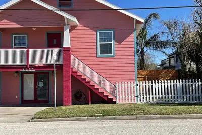 Image de Serendipity Beach House - 2 blocks to Pleasure Pier and Beach