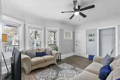 Image de 1st floor apt near Cleve Clinic, Uh, Va hospital, Case Western