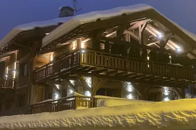 Image de Chalet neuf, 400m2, piscine intérieure proche téléphérique et village à pied