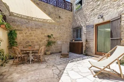 Image de Traditional stone house in Peratallada