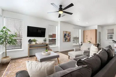 Image de Luxury Townhome: Peloton, WiFi, Hot Tub, Mtn Views