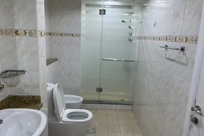 Image de Modern Lake View 1 Bedroom Apt in Jlt