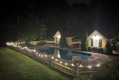 Image de Huge Pool, Elevated Hot Tub, Lounge Cabanas, Massive Backyard & Gym