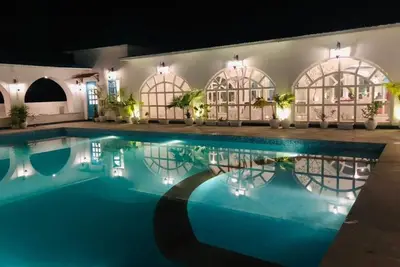 Image de Queen’s Town is a Beautiful Ambient 6 Bedrooms Villa adjoin to Fatehsagar Lake