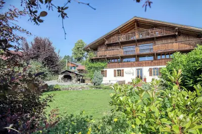 Image de Ferme du Ciel, chalet de luxe avec piscine, jacuzzi et superbes vues.